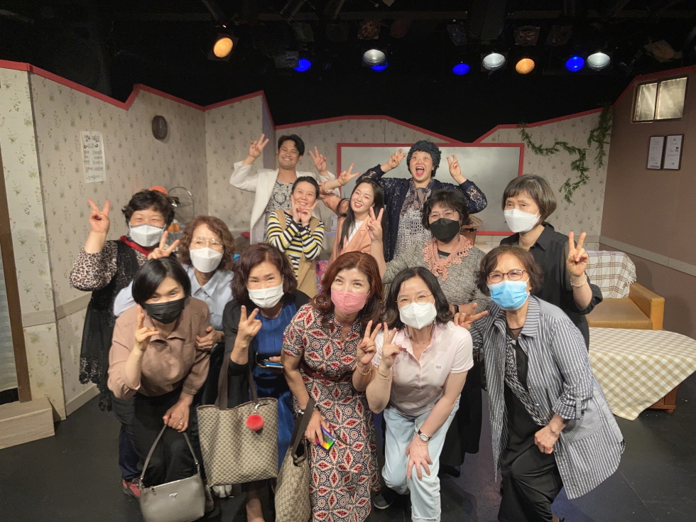 노후플래너 봉사단 연극 관람