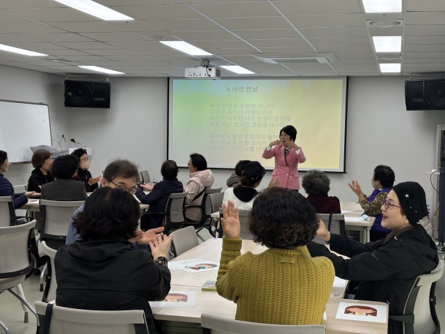 월성은빛복지관 노인권익증진교육-감정표현법(2025. 10. 28.)